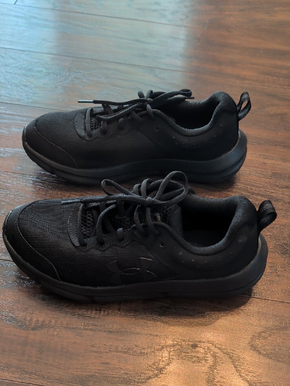 Women Black Athletic Sneakers - Classic Lightweight School Shoes - Picture 4 of 8